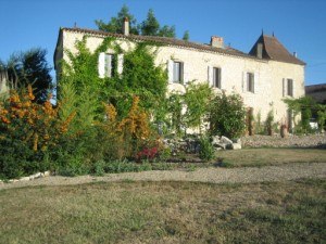 chateau retreat in france all-inclusive meals and accommodation holiday vacation and personal development workshop