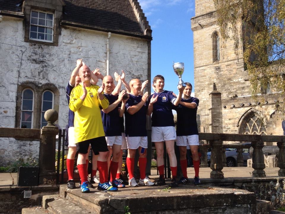 Ian Rankin holds the
                      trophy aloft after 14-1 win